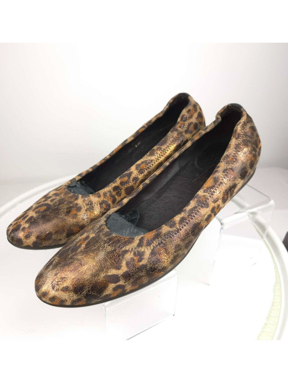 Donald J Pliner Beige Expresso Leopard Print Flats Size 9.5